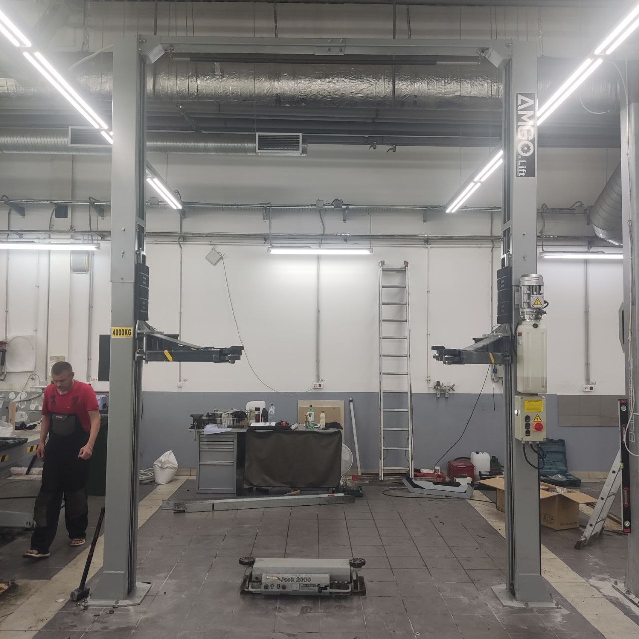 Фото установили подъёмник и стенд сход развал 3D 1