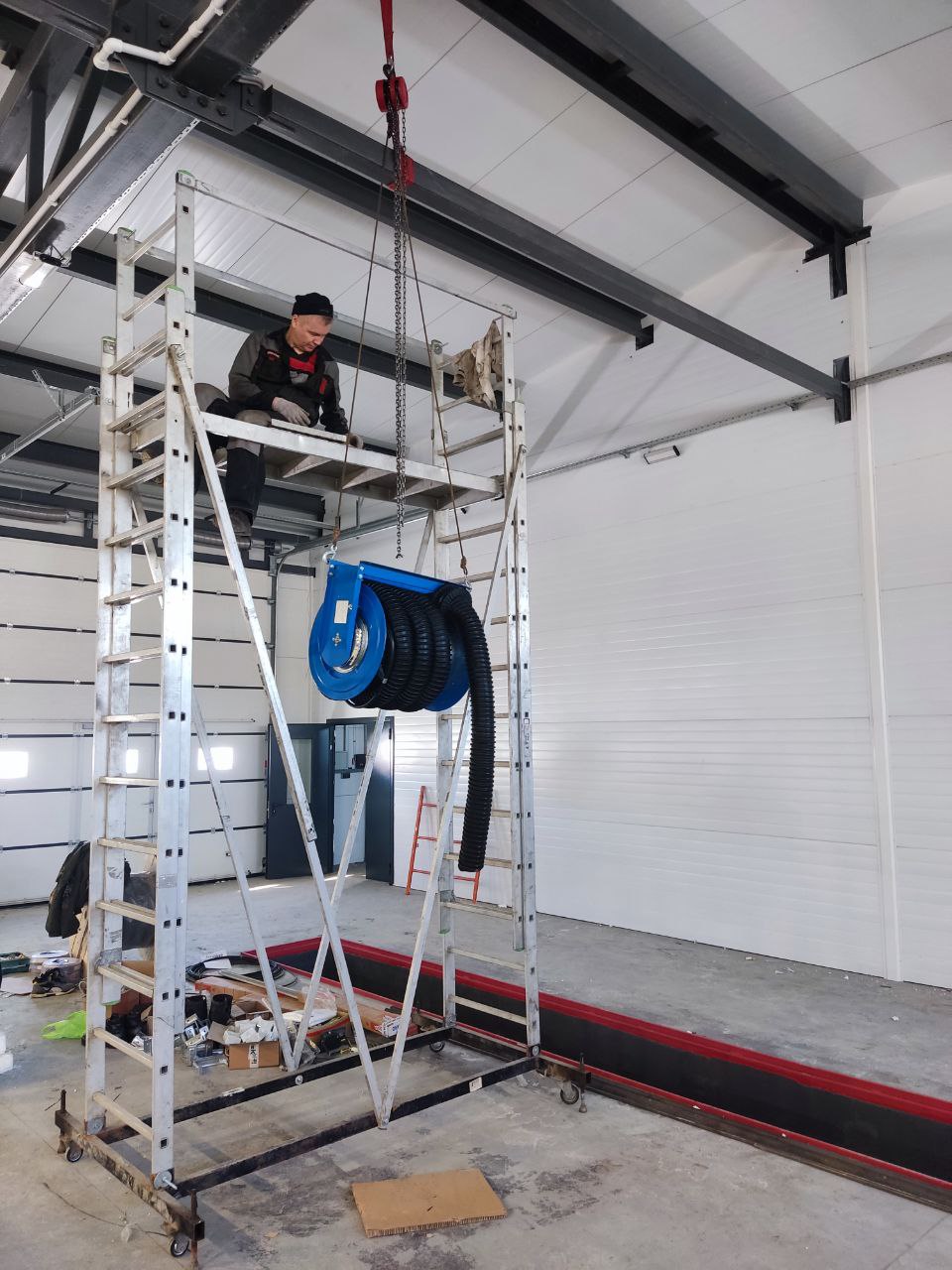 Фото монтаж установки удаления выхлопных газов грузовой 4