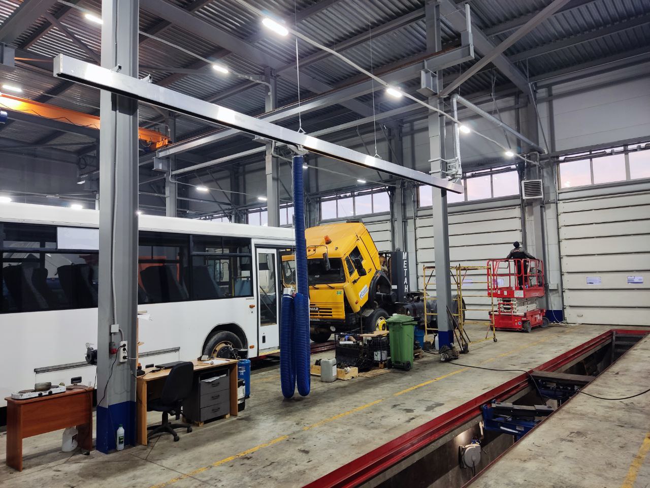 Фото монтаж установки удаления выхлопных газов грузовой 7