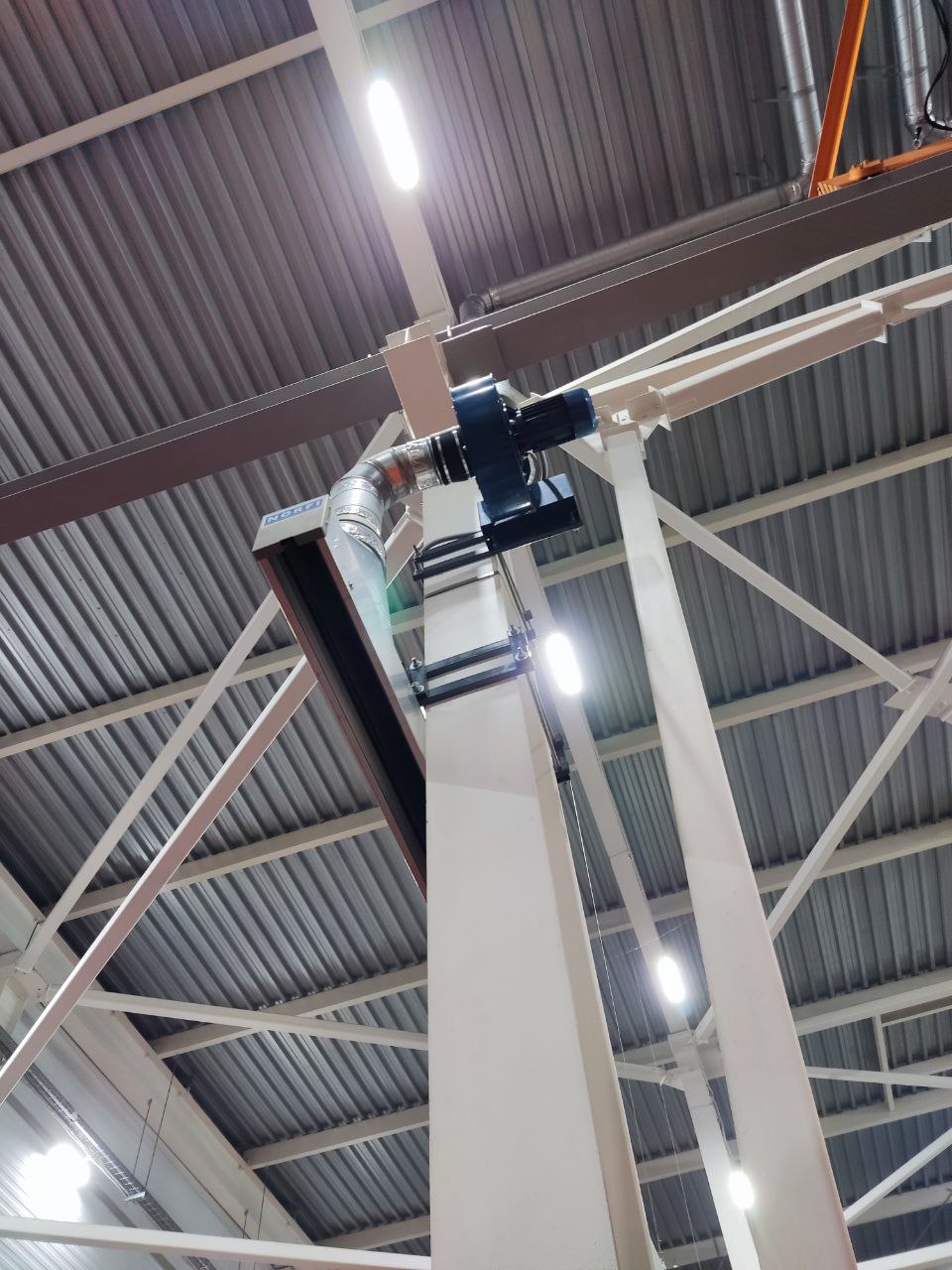 Фото монтаж установки удаления выхлопных газов грузовой 12