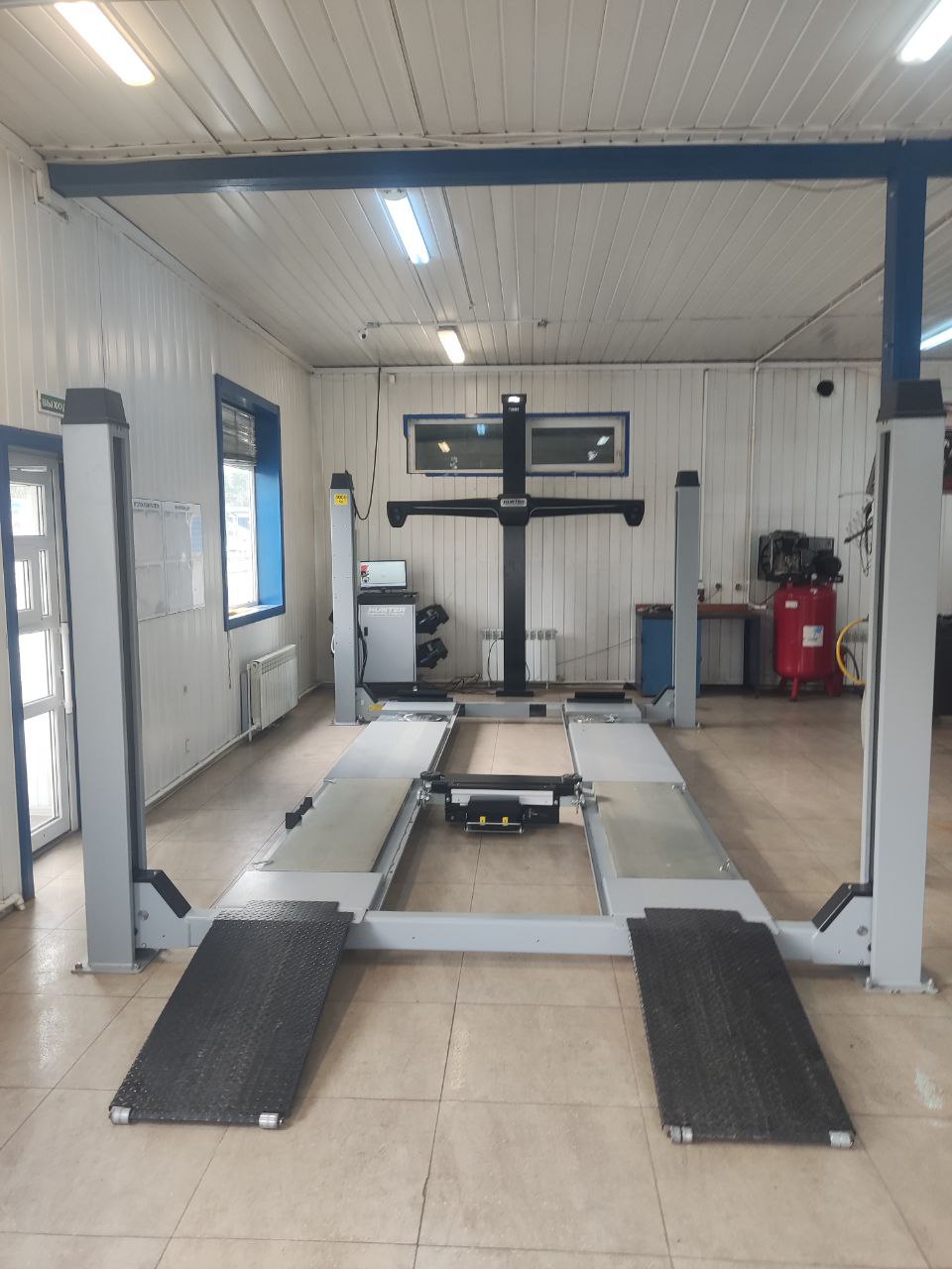 Монтаж 4-х стоеного подъёмника и стенда сход развала 3D