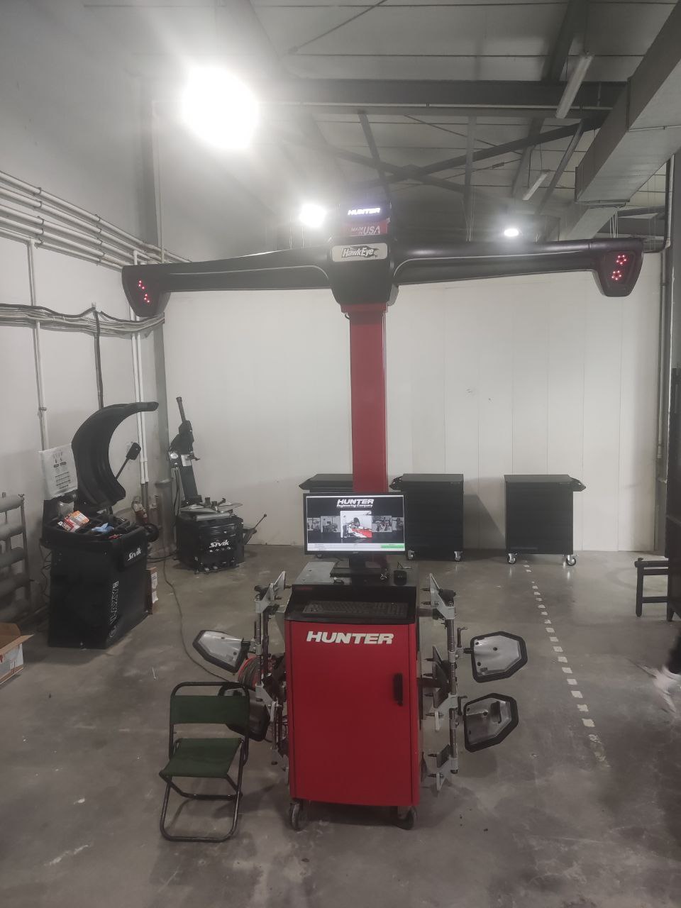 Фото установка подъёмника, шиномонтажного стенда, балансировочного стенда, стенда сход развал 3D HUNTER 3