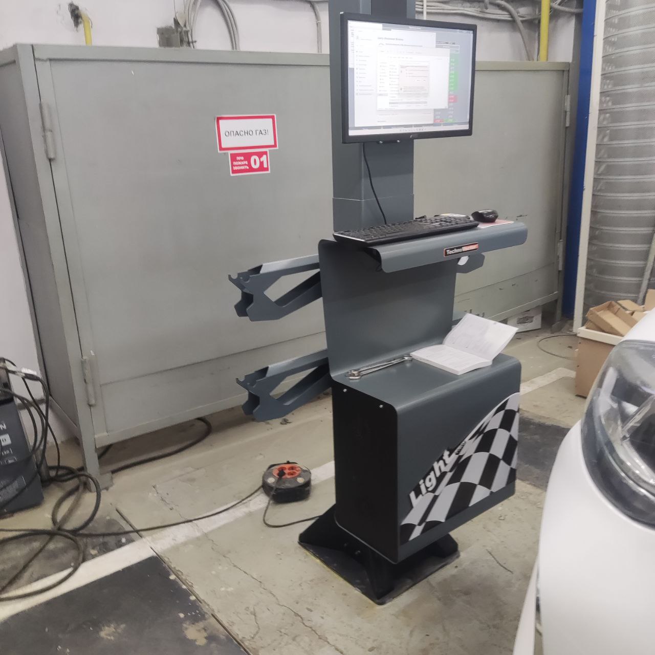 Фото установили подъёмник и стенд сход развал 3D 3