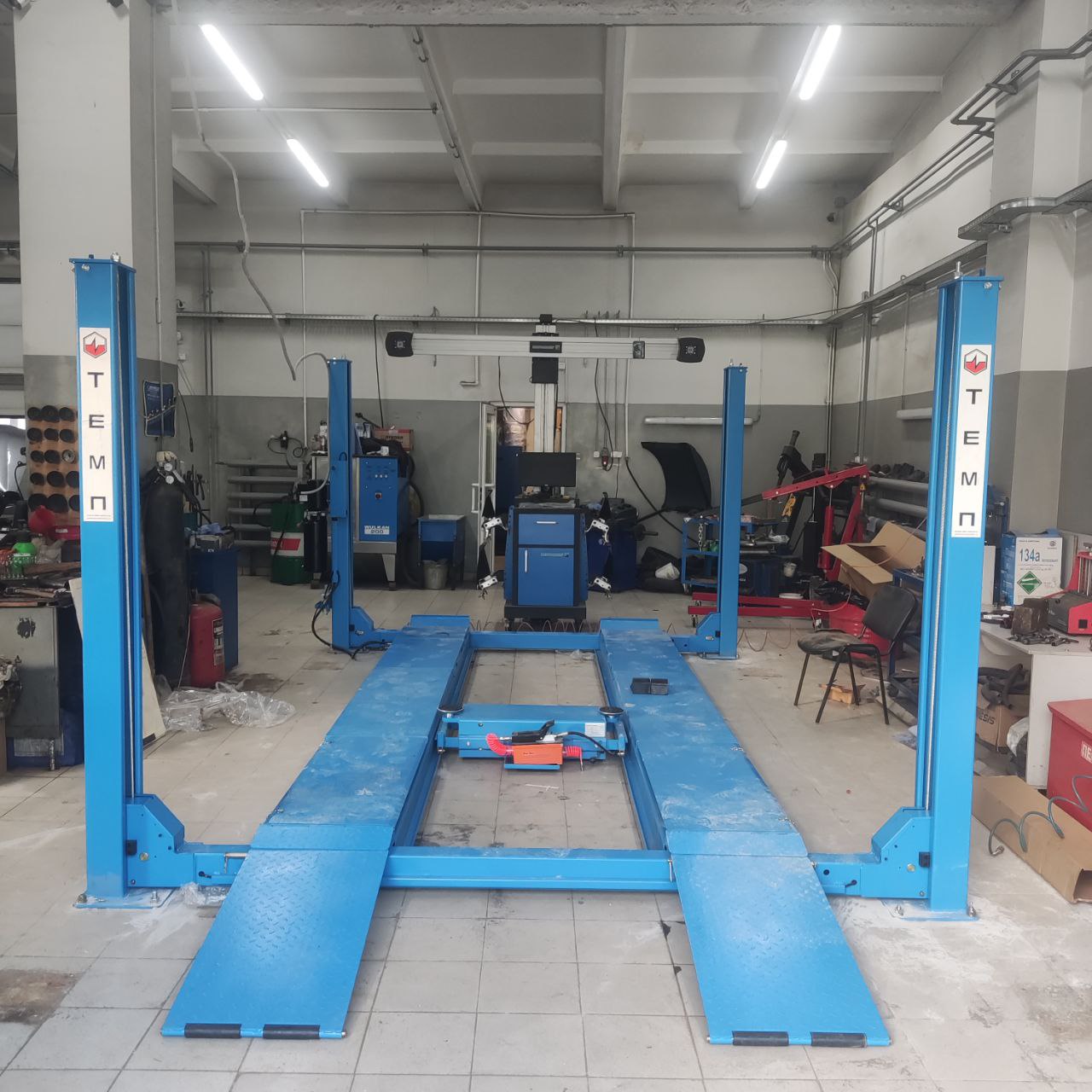 Фото монтаж 4-х стоечного подъёмника 1