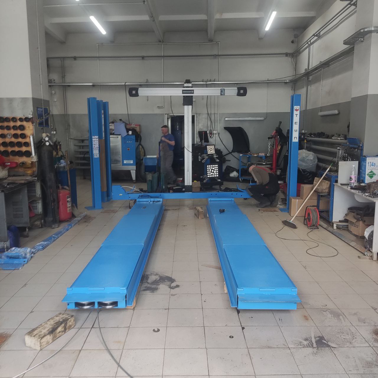 Фото монтаж 4-х стоечного подъёмника 2